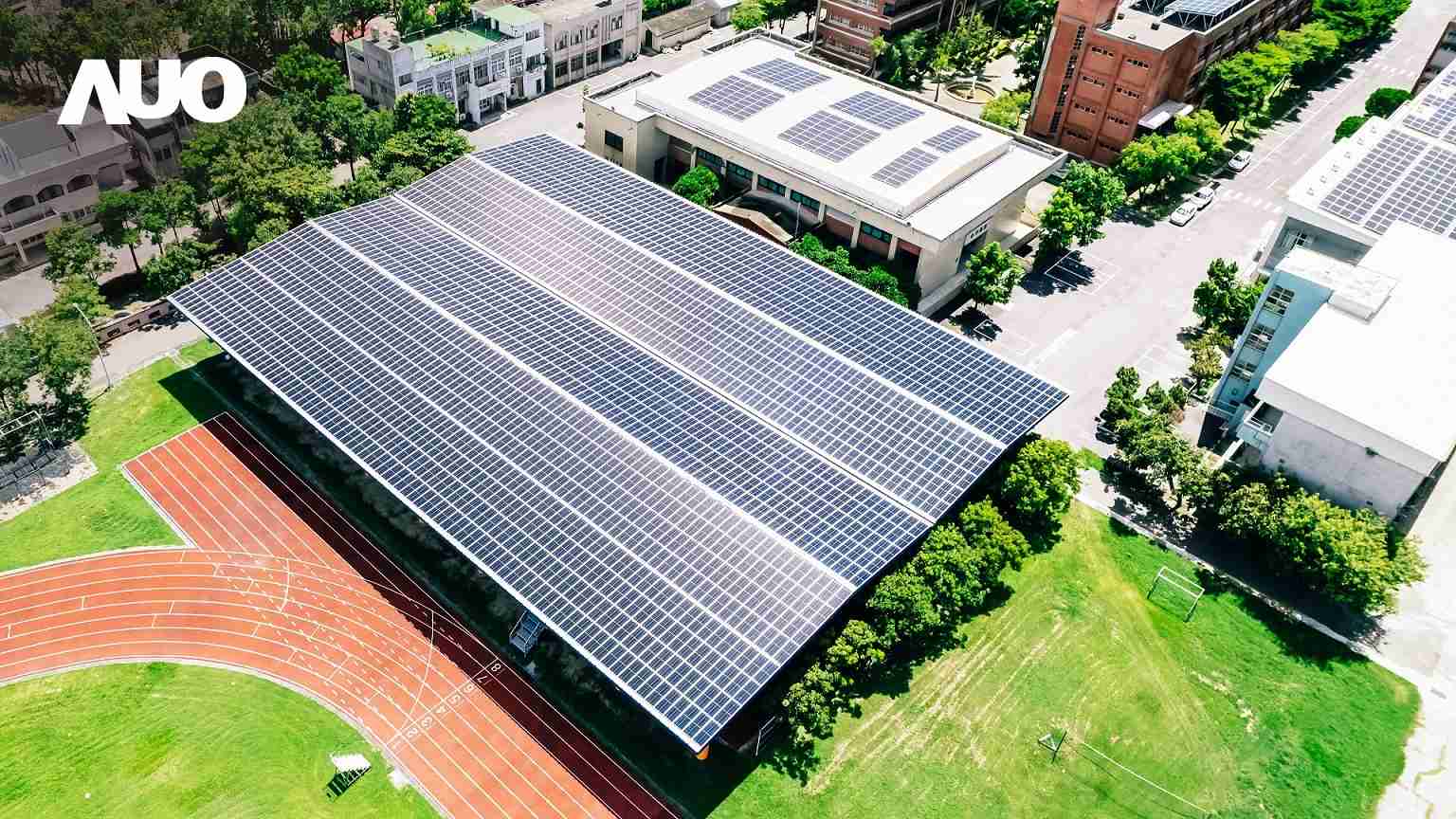 万利SunSteel光电整合型浪板具备快速安装、、、、轻量化优势，，，可提升15%发电效能，，，通过国际IEC与台湾VPC认证安全、、、、防漏、、、耐候标准