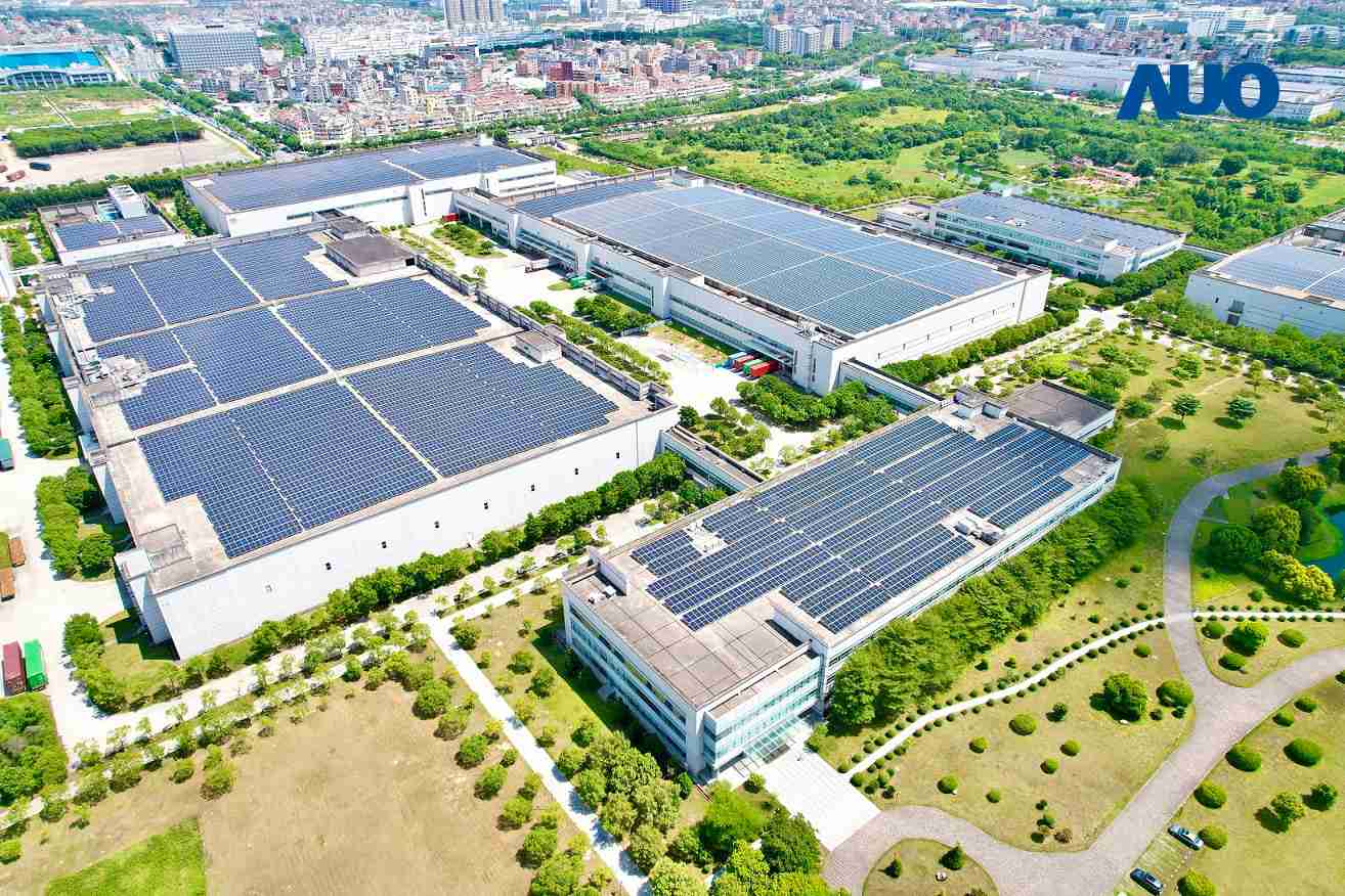 万利厦门推动智能制造同时，，透过绿电创能纵深推进绿色转型，，厂区全屋顶铺设太阳能光伏板，，，每年太阳能发电 2,600多万度